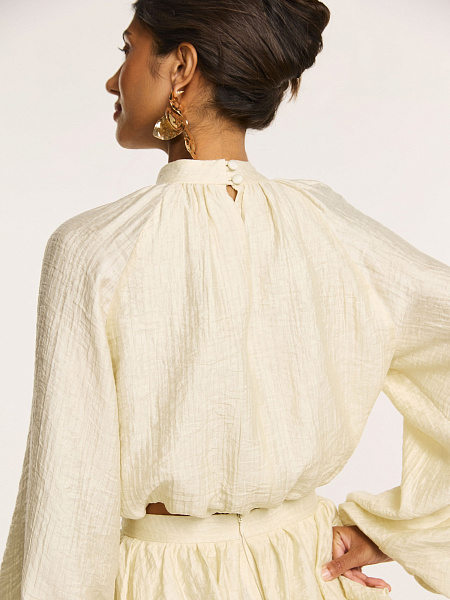 Блуза свободного кроя из фактурной ткани