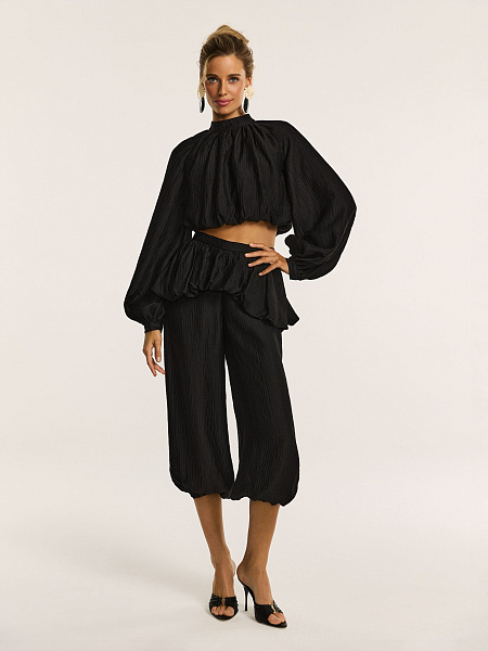 Шаровары с баской из фактурной ткани