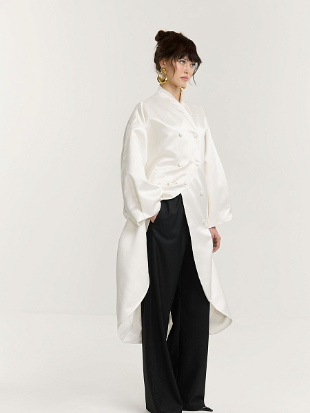 Плащ с объемными рукавами White Bouton