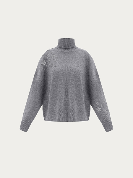 Свитер с вышивкой ручной работы