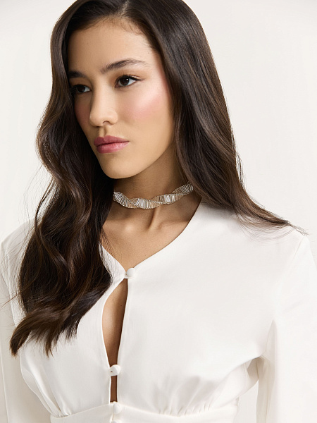 Блуза с объемными плечами