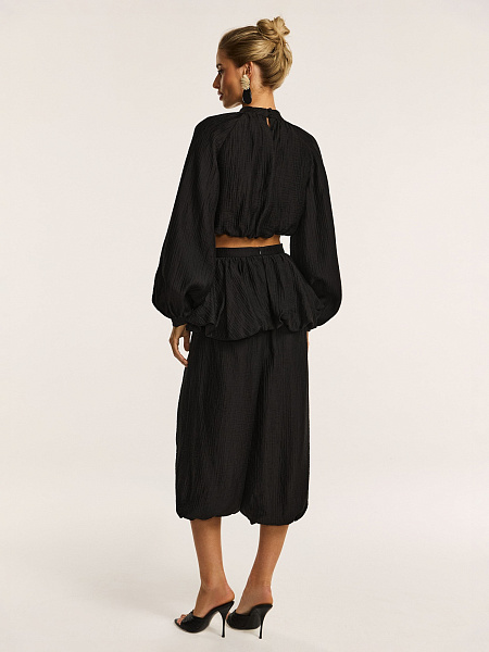 Блуза свободного кроя из фактурной ткани