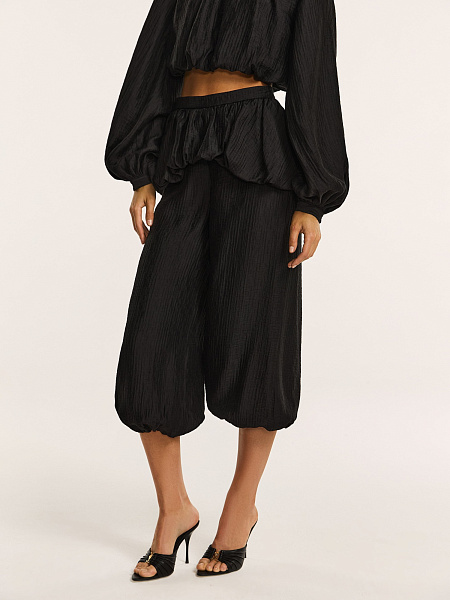 Шаровары с баской из фактурной ткани