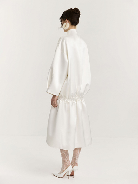 Плащ с объемными рукавами White Bouton
