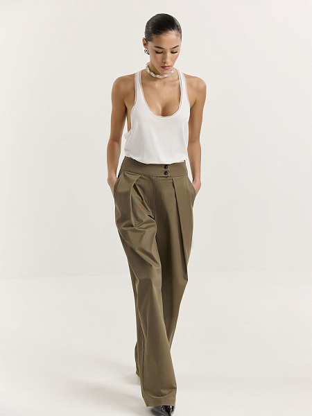 Брюки свободного кроя с защипами