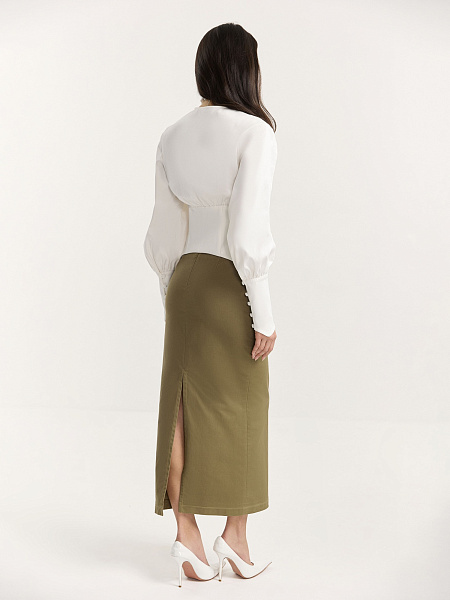 Блуза с объемными плечами