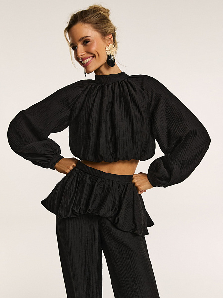 Блуза свободного кроя из фактурной ткани