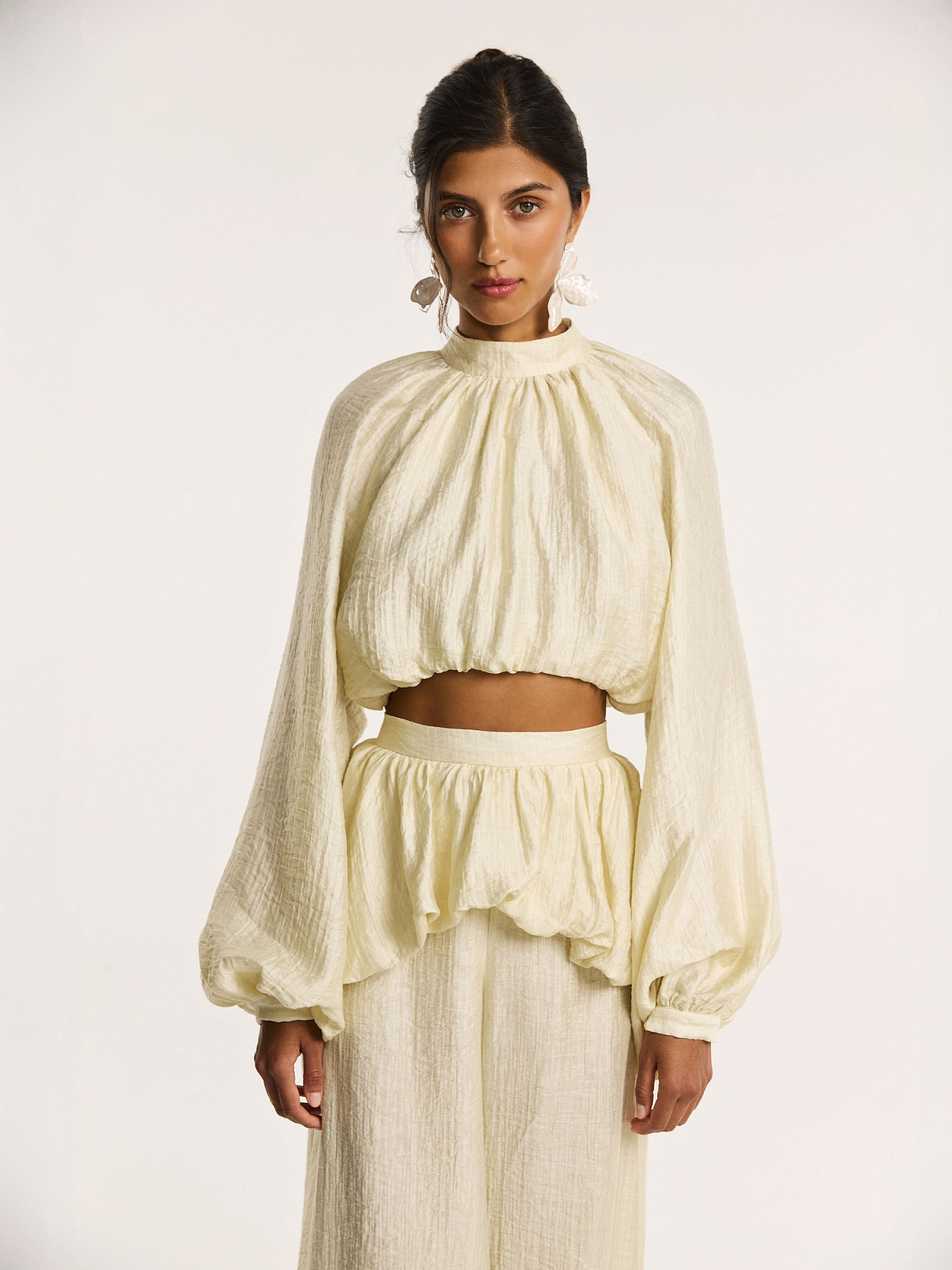 Блуза свободного кроя из фактурной ткани