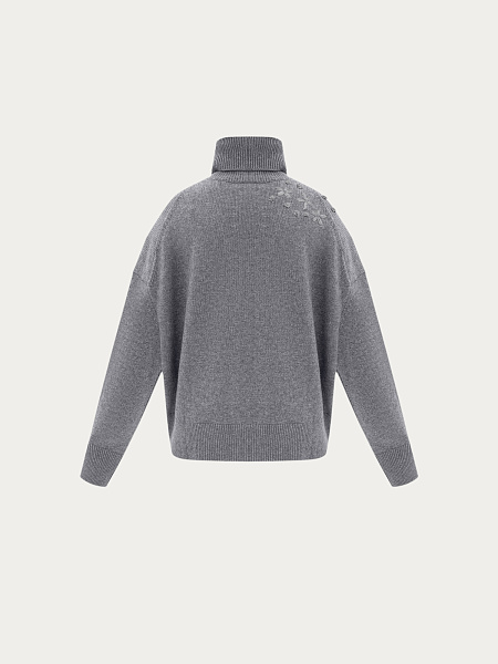 Свитер с вышивкой ручной работы