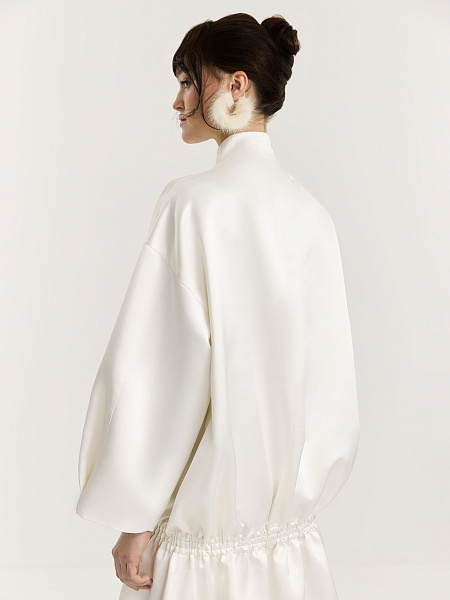 Плащ с объемными рукавами White Bouton