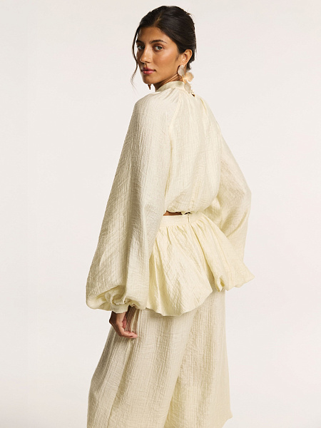 Блуза свободного кроя из фактурной ткани