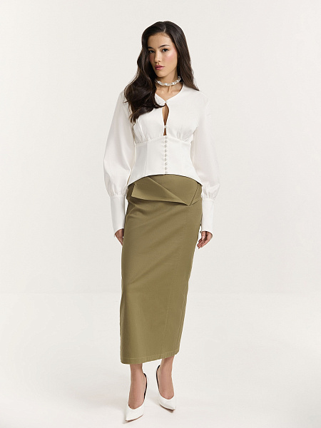 Блуза с объемными плечами