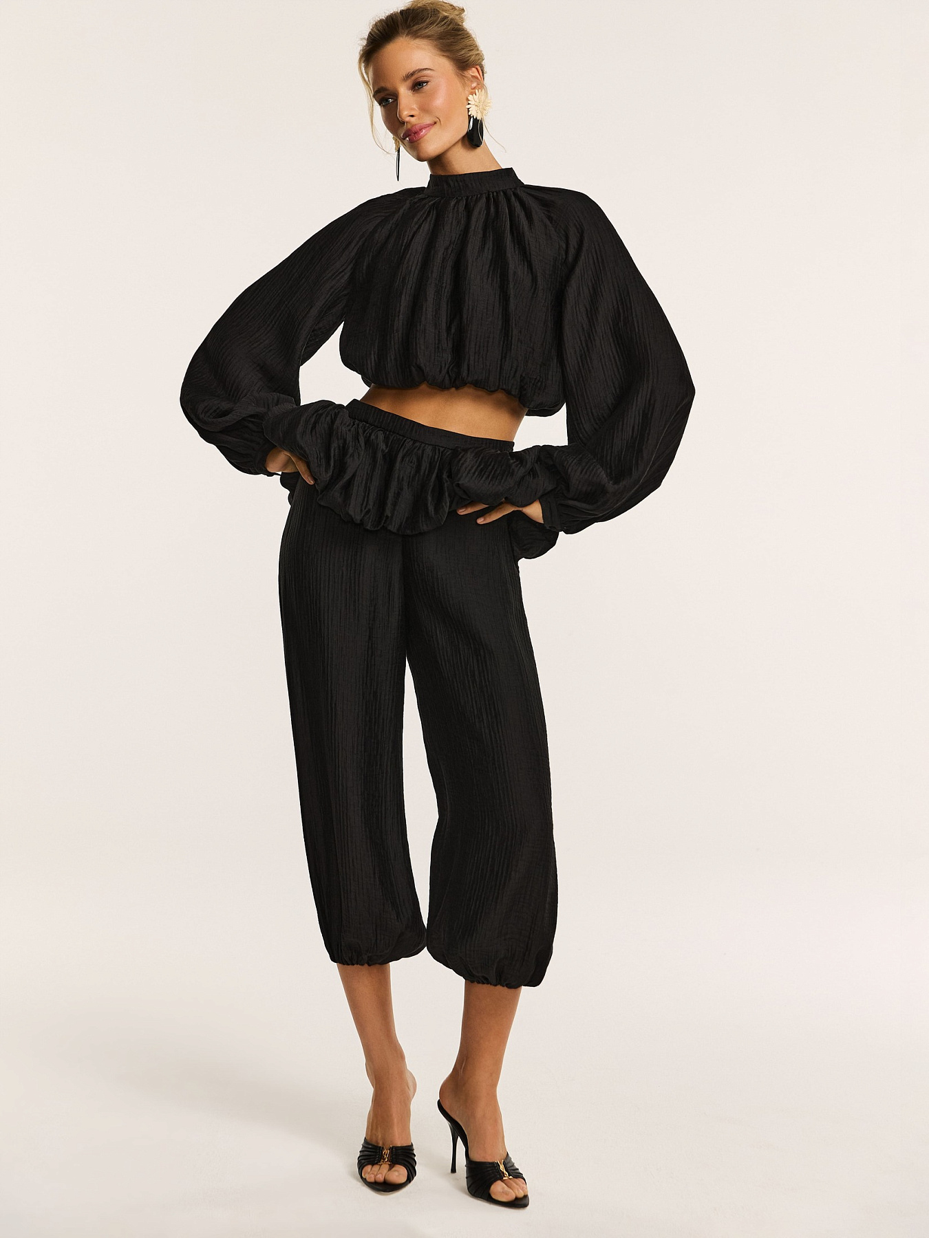 Блуза свободного кроя из фактурной ткани