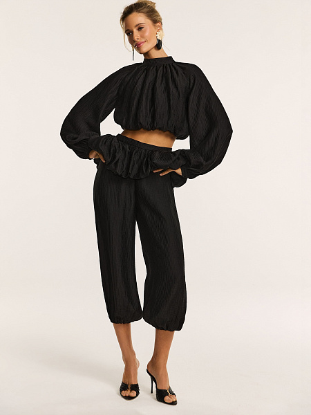 Блуза свободного кроя из фактурной ткани