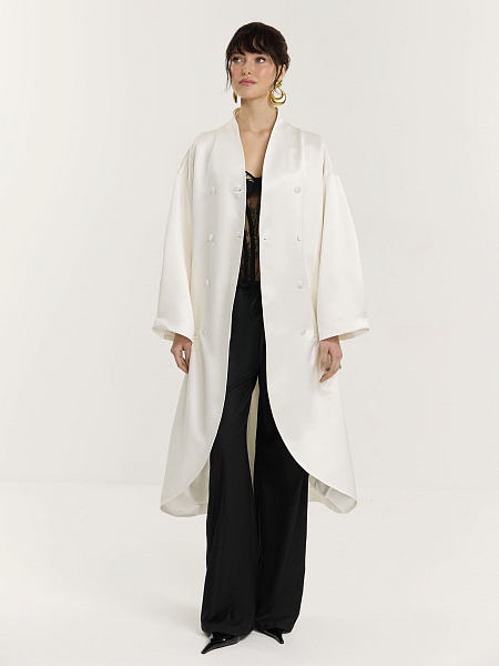 Плащ с объемными рукавами White Bouton